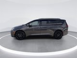 Used 2021 Chrysler Pacifica Touring-L w/ S Appearance Package image 4