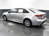 Used 2022 Toyota Corolla LE image 3