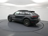Certified 2022 Porsche Macan image 3