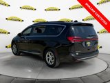 Used 2023 Chrysler Pacifica Limited image 3
