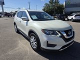 Used 2017 Nissan Rogue SV image 2