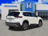 Used 2021 Nissan Rogue SV image 3
