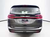 Used 2022 Chrysler Pacifica Touring-L image 6