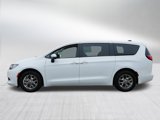 Used 2022 Chrysler Voyager LX image 4