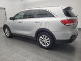 Used 2017 Kia Sorento LX w/ LX Convenience Package image 3
