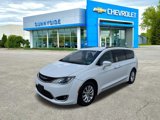 Used 2017 Chrysler Pacifica Touring-L image 4