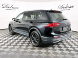 Used 2022 Volkswagen Tiguan SE w/ Panoramic Sunroof Package image 4