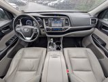 Used 2017 Toyota Highlander Limited image 2