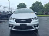 Used 2023 Chrysler Pacifica Touring-L image 2