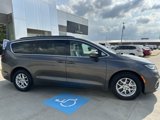 Used 2022 Chrysler Pacifica Touring-L image 3