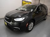 Used 2022 Chrysler Pacifica Touring-L image 2