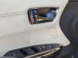 Used 2016 Toyota Avalon Limited image 2