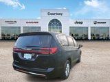New 2025 Chrysler Pacifica Select image 4