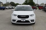 Used 2022 Chrysler Pacifica Limited w/ Uconnect Theater Family Group image 6