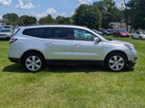 Used 2017 Chevrolet Traverse LT w/ Style and Technology Package image 2