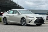 New 2025 Lexus ES 300h w/ Premium Package image 2