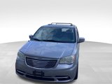 Used 2014 Chrysler Town & Country Touring-L image 2