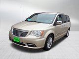 Used 2016 Chrysler Town & Country Touring-L image 2