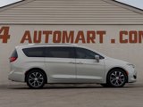 Used 2020 Chrysler Pacifica Limited w/ Tire & Wheel Group image 4