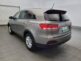 Used 2017 Kia Sorento LX image 5