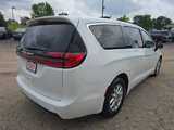Used 2023 Chrysler Pacifica Touring-L image 5