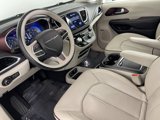 Used 2017 Chrysler Pacifica Limited image 4