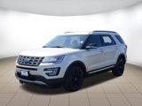 Used 2017 Ford Explorer XLT image 3