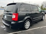 Used 2013 Chrysler Town & Country Touring image 5
