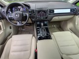 Used 2017 Volkswagen Touareg Sport image 4
