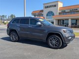 Used 2017 Jeep Grand Cherokee Limited w/ Luxury Group II image 2