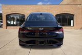 Used 2023 Hyundai Elantra Limited image 4