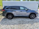 Used 2017 Toyota Highlander XLE image 2