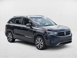Used 2024 Volkswagen Taos SE image 3