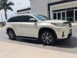 Used 2017 Toyota Highlander XLE image 2