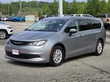 Used 2017 Chrysler Pacifica LX image 2
