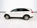 Used 2017 Kia Sorento LX w/ LX Convenience Package image 4
