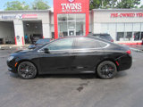 Used 2016 Chrysler 200 Limited image 2