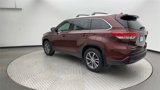 Used 2019 Toyota Highlander SE image 4