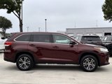 Used 2019 Toyota Highlander LE image 3