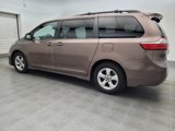 Used 2018 Toyota Sienna LE image 3