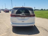 Used 2022 Chrysler Pacifica Touring-L image 2