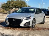 Used 2024 Nissan Altima 2.5 SV image 4