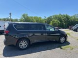 Used 2023 Chrysler Pacifica Touring-L image 3
