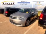 Used 2017 Chrysler Pacifica Touring image 2