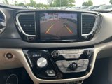 Used 2023 Chrysler Pacifica Touring-L image 4