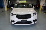 Used 2021 Chrysler Pacifica Touring-L image 2