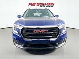 Used 2023 GMC Terrain SLE w/ Driver Convenience Package image 2