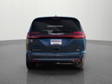 New 2025 Chrysler Pacifica Select image 4