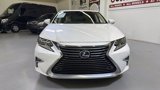 Used 2017 Lexus ES 300h w/ Luxury Package image 3