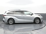 Used 2021 Toyota Sienna LE image 2